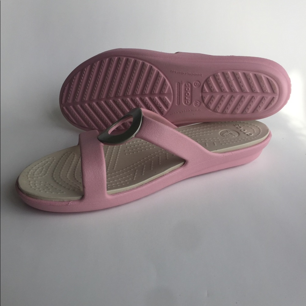 Crocs Sanrah metal ring slide sandal size 9